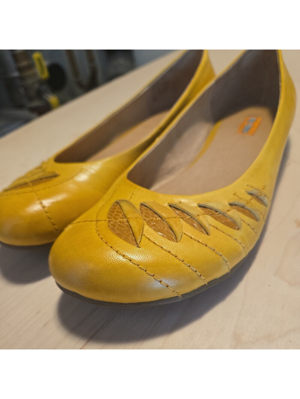 Miz Mooz flats shoes Yellow Sz 10 Leather Womens - Picture 2 of 12